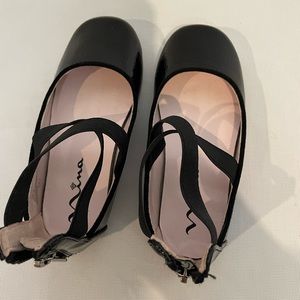 Toddler Girl Nina shoes! Size 8| Color Black